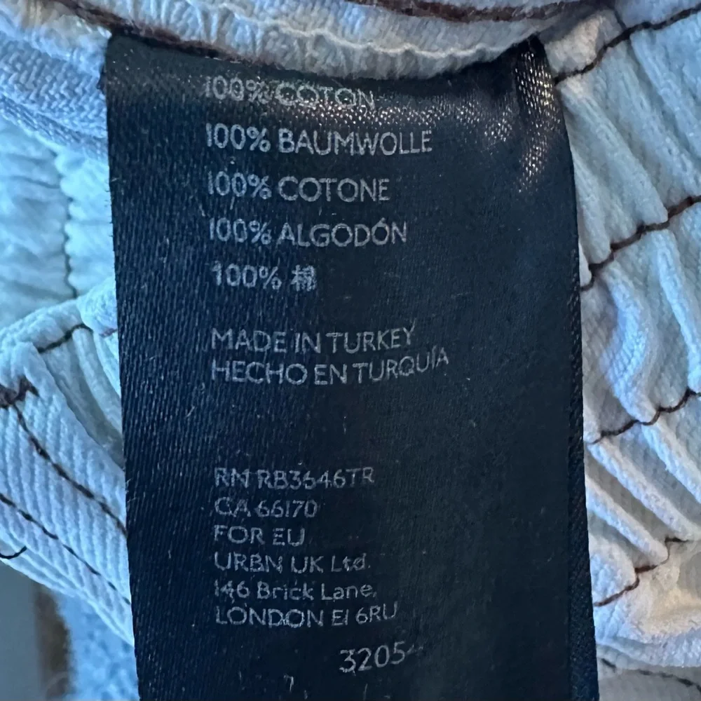 Urban Outfitters graffiti relaxed skate cargo pants. Sz 24 - Picture 10 of 10